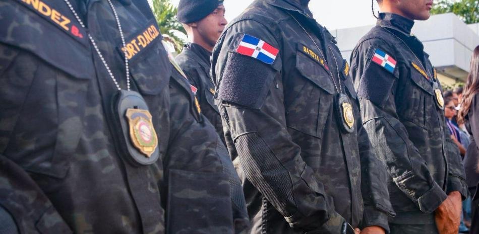 Abinader asciende a 634 agentes de la DNCD y el Gobierno destaca su respaldo institucional