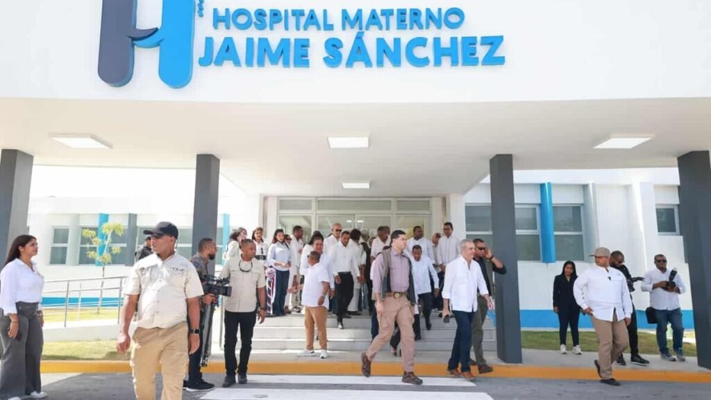 Barahona suma 15 UCI pediátricas y Abinader anuncia más hospitales para el sur