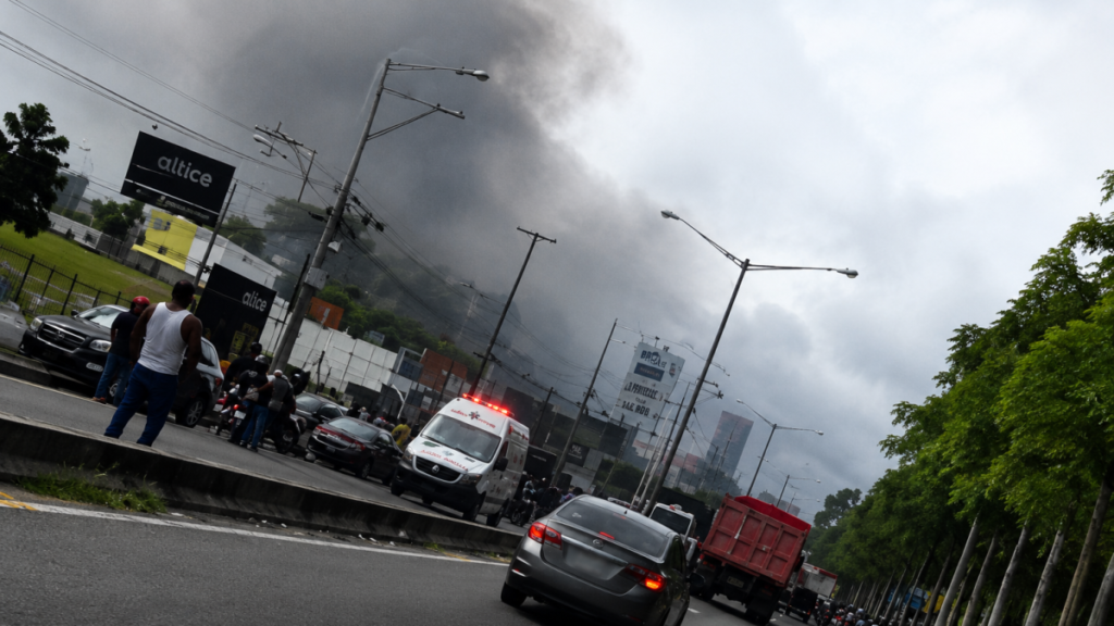 Alarma por incendio junto al Jardín Botánico mientras sigue sin informe oficial sobre el hecho