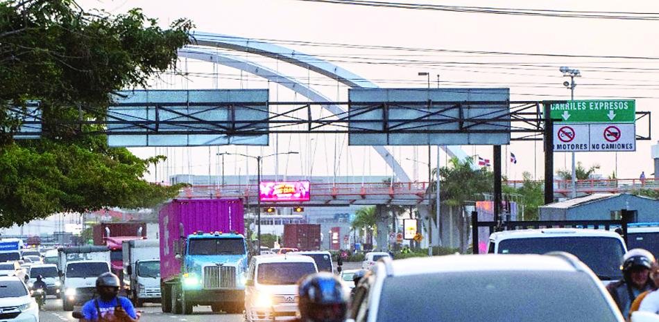 Restricción nocturna para cargas genera reparos por su costo y por no resolver la movilidad