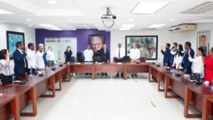 PLD suma médicos y exdirigentes del PRM mientras se reaviva el debate sobre la gestión en salud