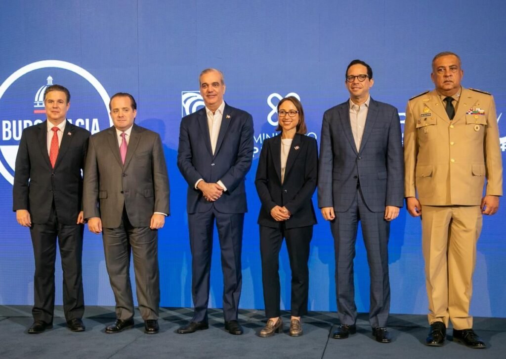 Abinader pone en marcha permiso digital para menores y vuelve a evidenciar la deuda del Estado con los trámites ciudadanos