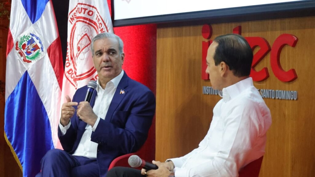 Abinader señala rezagos en agua, electricidad y respaldo a Mipymes en acto en Intec