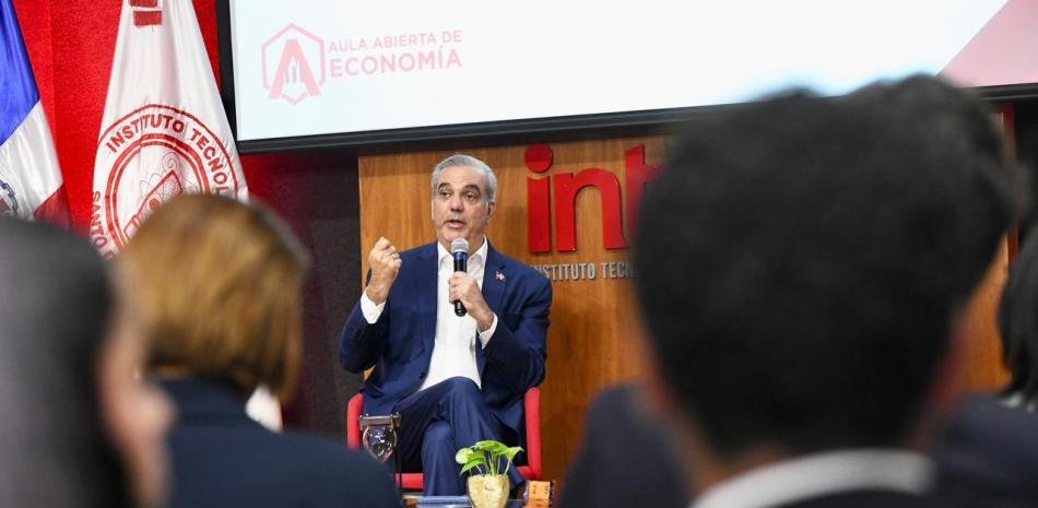 Abinader vincula el alza de los combustibles a la guerra en Medio Oriente y a los impuestos