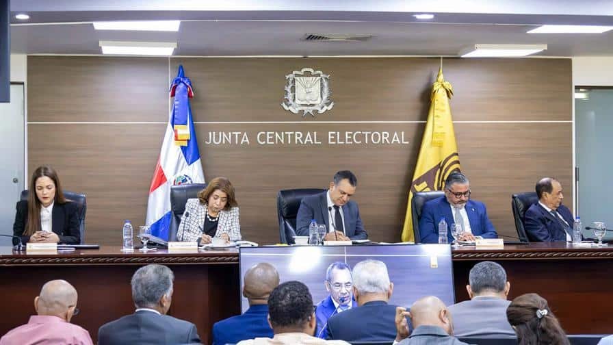 Oposición empuja revisión del reglamento de la JCE sobre encuestas y abre nuevo foco de fiscalización