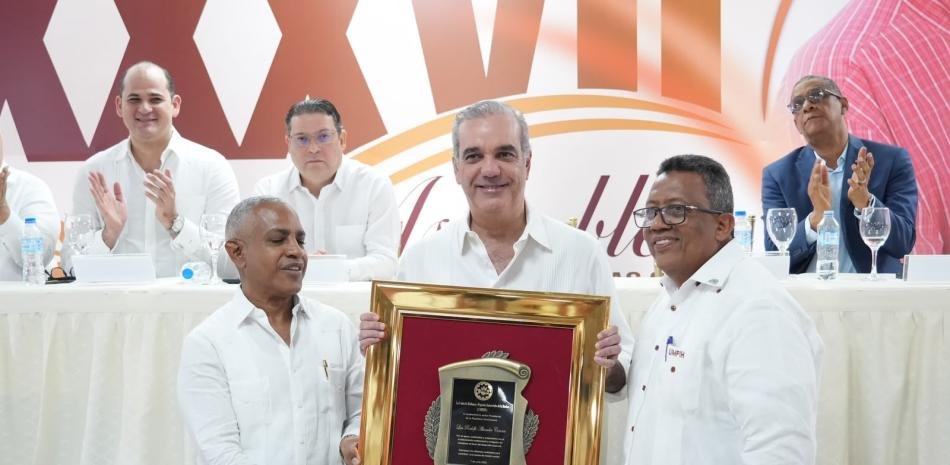 Industriales de la harina distinguen a Abinader y funcionarios en su asamblea anual