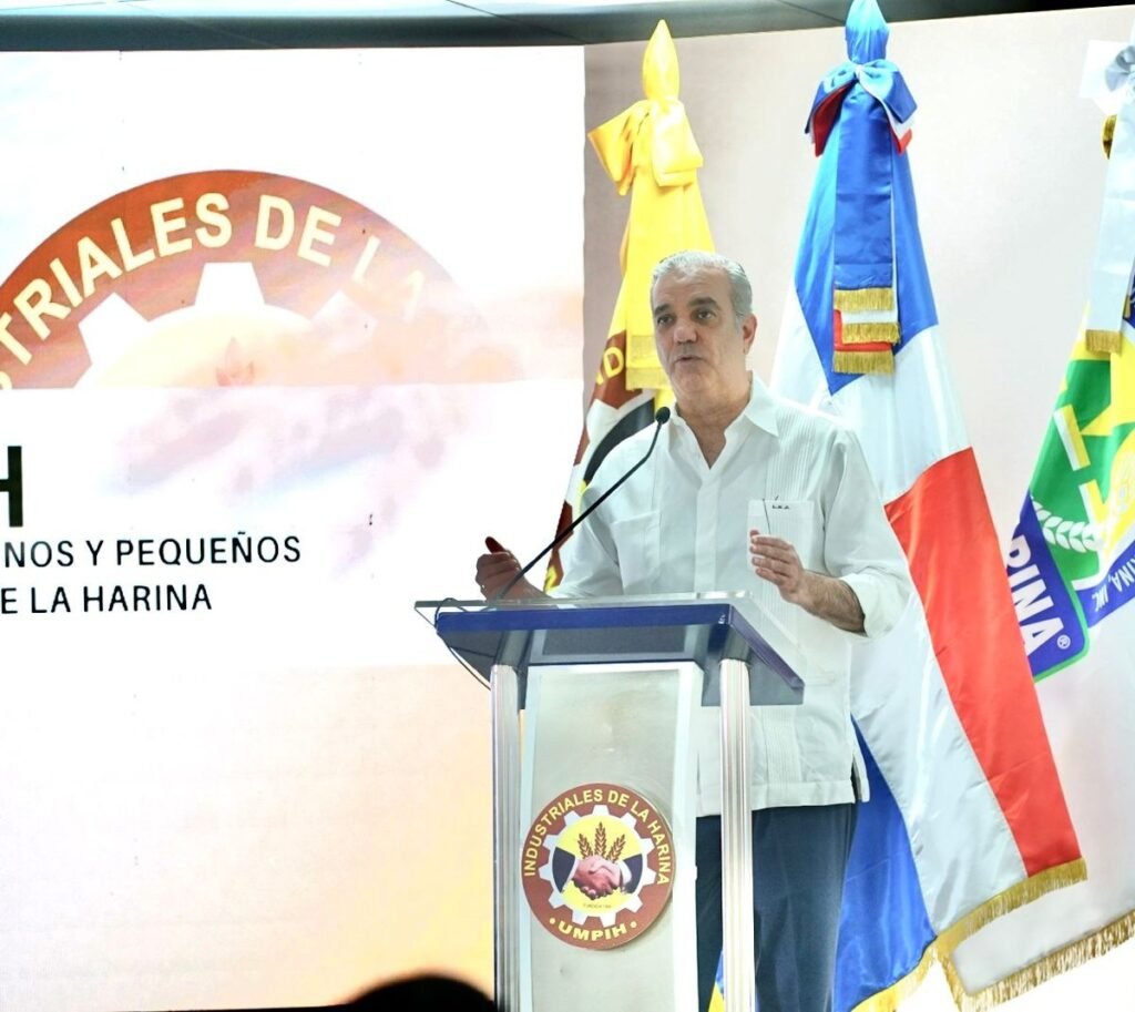 Abinader reafirma respaldo al sector harinero para sostener precios del pan