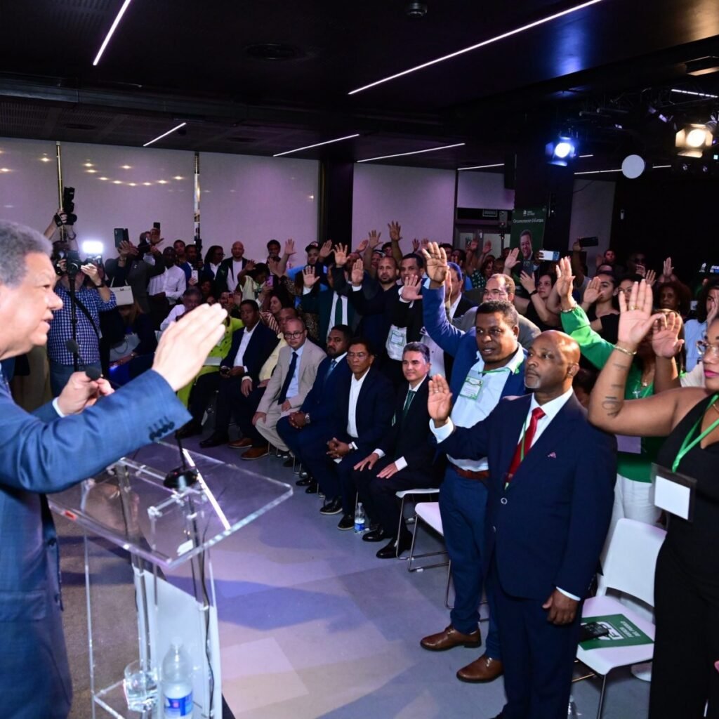 Leonel encabeza en Madrid la llegada a Fuerza del Pueblo de dirigentes del PRM, PLD y PED