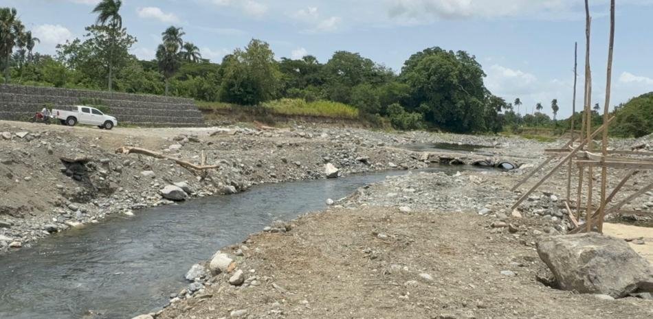Medio Ambiente reconoce que sigue la extracción ilegal de arena en el río Camú