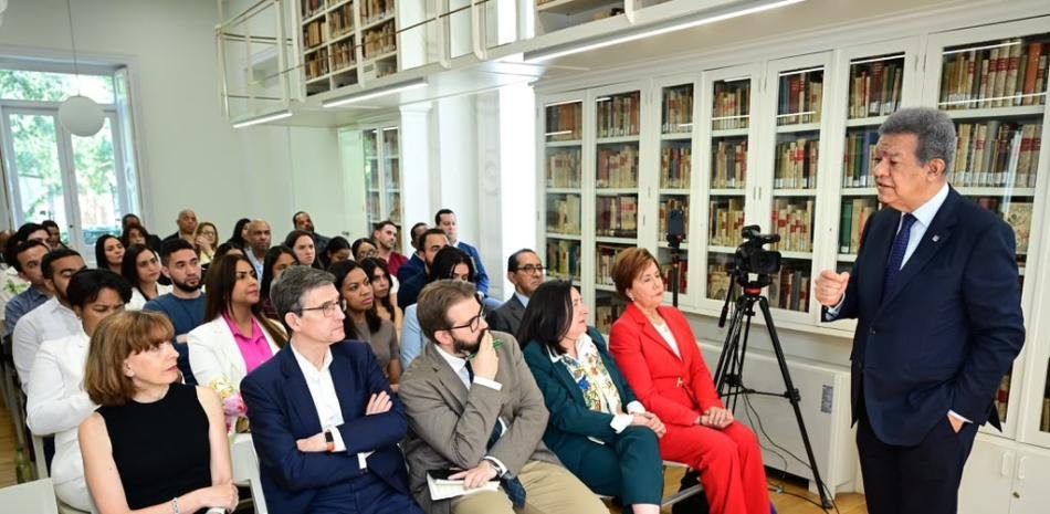 Leonel participa en Madrid en un conversatorio sobre formación y liderazgo ante los retos globales