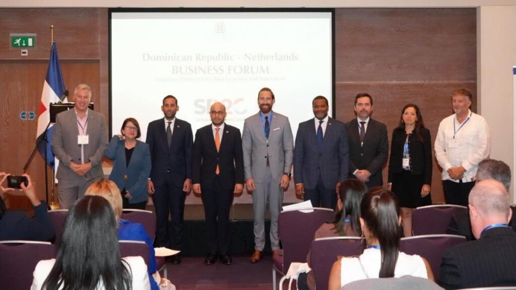 La Haya acoge foro dominicano sobre logística y economía azul en medio de llamados a resultados verificables
