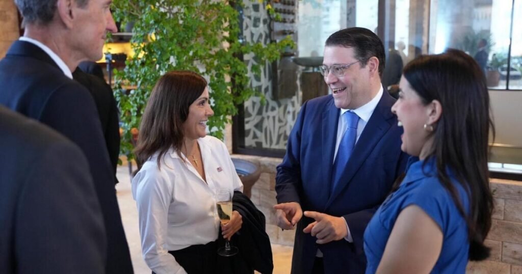 Gobierno presenta a diplomáticos sus cifras de inversión y exportación en busca de más cooperación