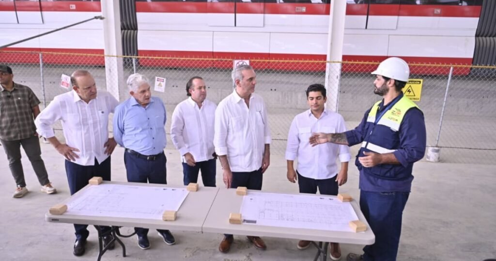 Abinader inspecciona otra vez el monorriel de Santiago mientras persiste su apertura al público