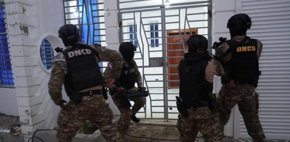 Arrestan en Barahona a dos vinculados al alijo de 1.7 toneladas y sigue bajo lupa la red en el sur