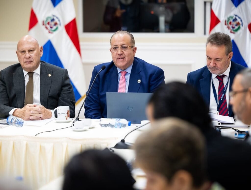 Hacienda lleva al Congreso una reforma para recaudar hasta RD$50,000 millones y dice que el peso caerá sobre el 1 % más rico