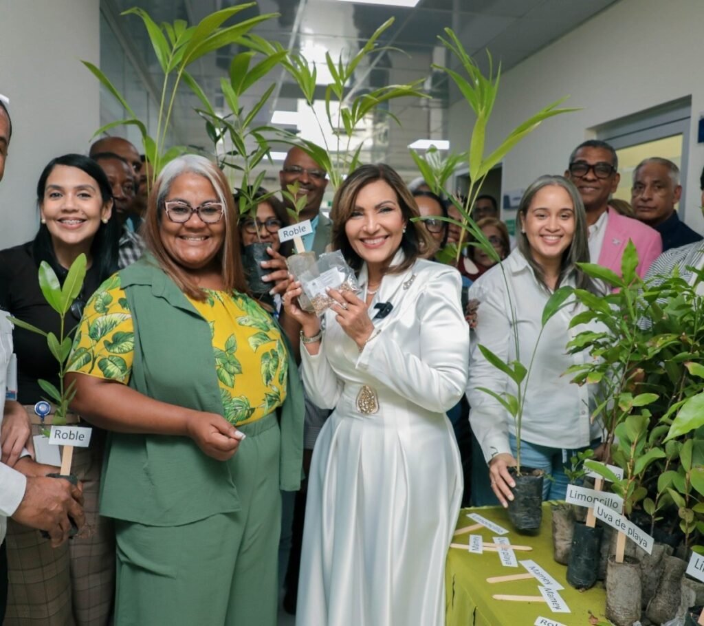 Gabinete de Política Social centra acto interno en entrega de más de 200 plantas durante el Día Mundial del Medioambiente