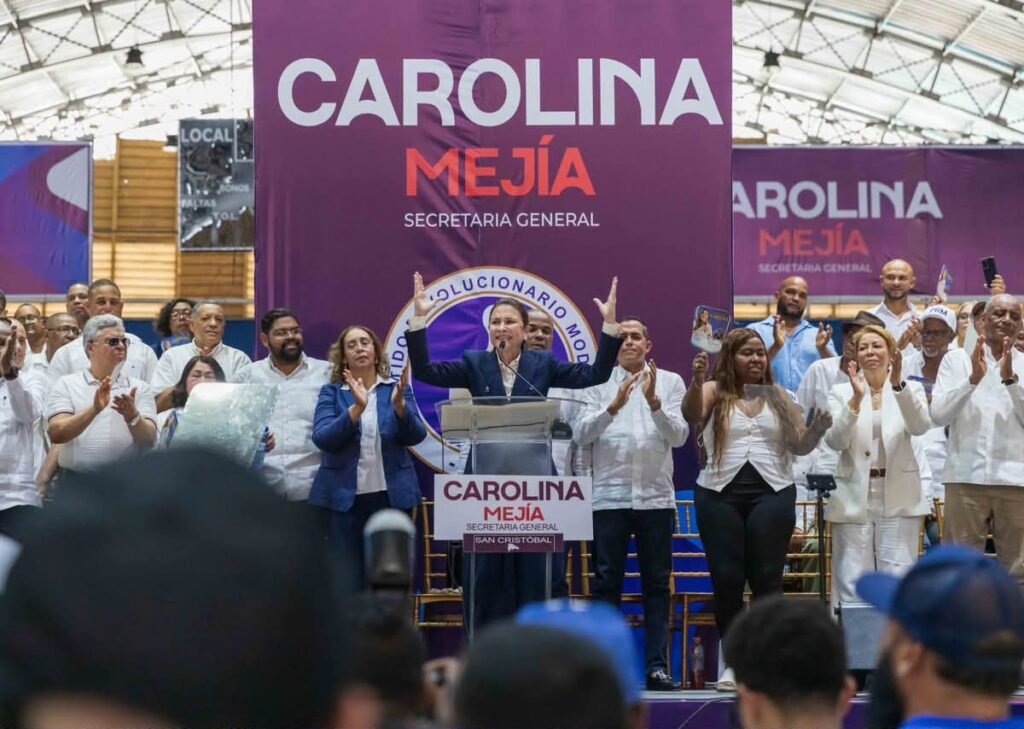 Carolina Mejía impulsa su aspiración presidencial en un acto del PRM en San Cristóbal en medio del debate sobre la continuidad oficialista