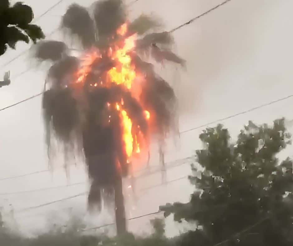 Incendio en vivienda de La Vega tras impacto de rayo en alerta amarilla