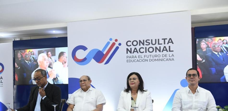 Infotep abre consulta sobre la reforma educativa y el Gobierno insiste en ligar el cambio a la era digital