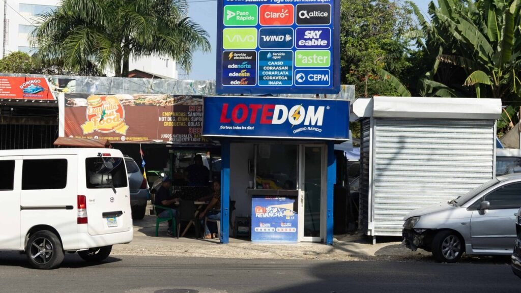 Banca de Lotedom en Los Jardines reaviva el debate por el uso de la acera