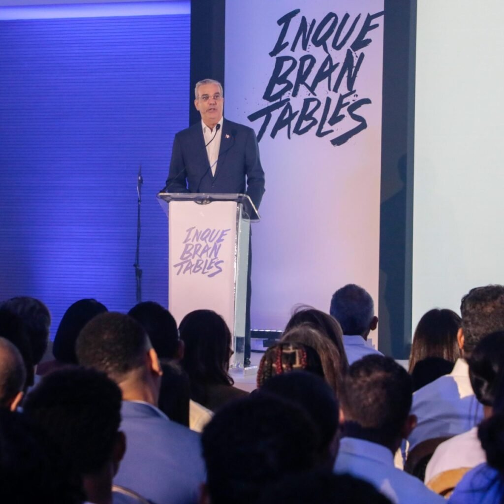 Abinader presenta ‘Inquebrantables’ y resalta el uso de fondos recuperados para impulsar a la juventud