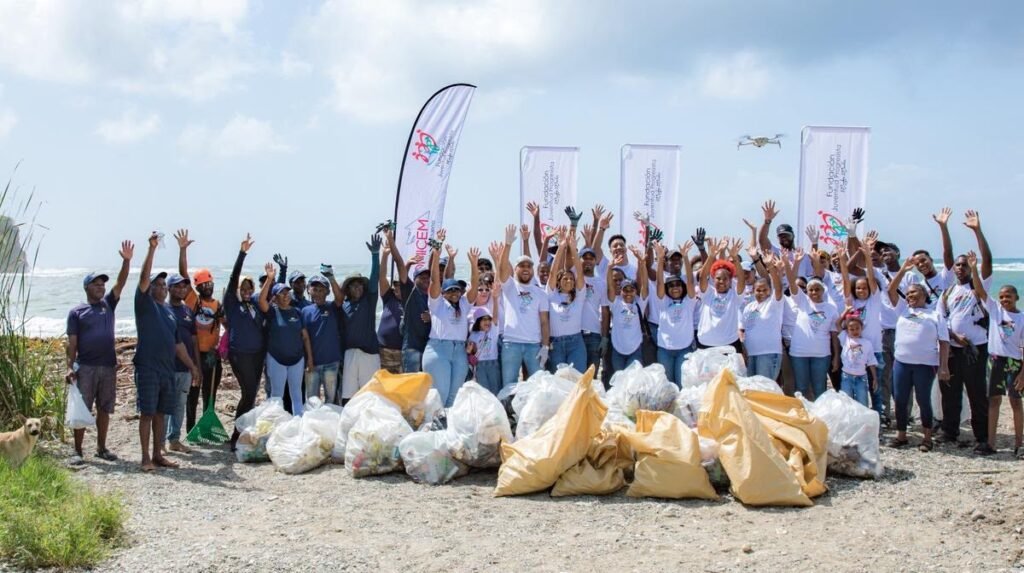 Jornada en Playa Najayo vuelve a evidenciar la dependencia de voluntarios y apoyos puntuales para enfrentar la contaminación