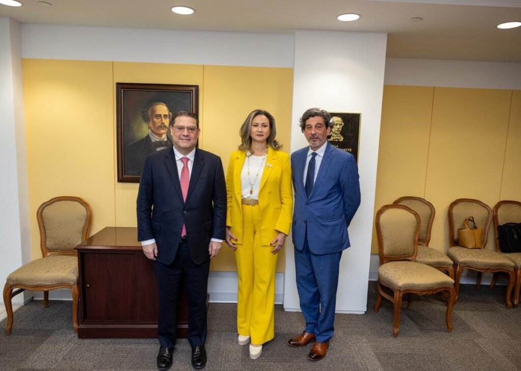 MICM y The Trust for the Americas anuncian piloto de IA para 50 pymes
