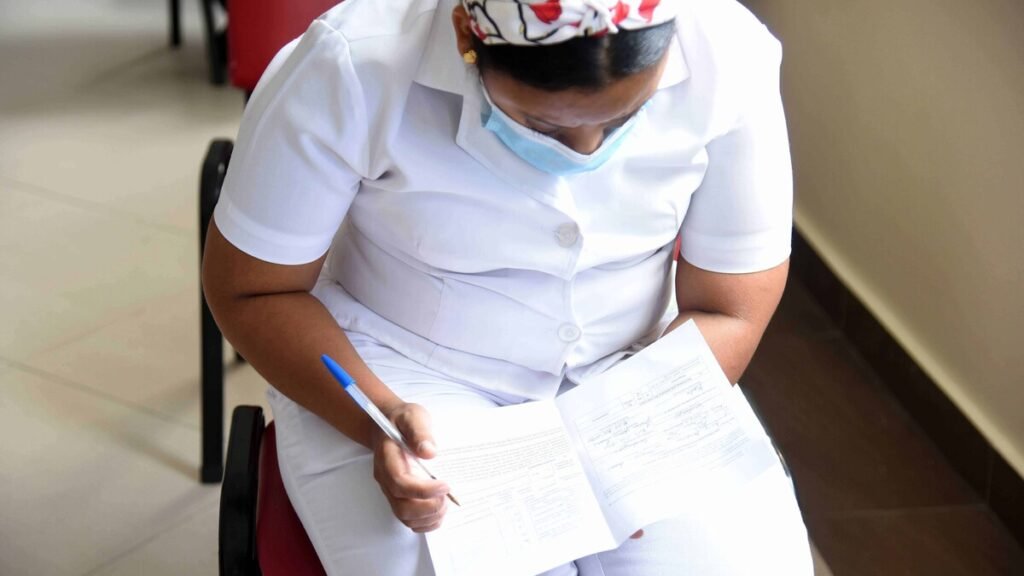 La fuga de enfermeras agrava la presión sobre hospitales y revela la fragilidad del sistema dominicano