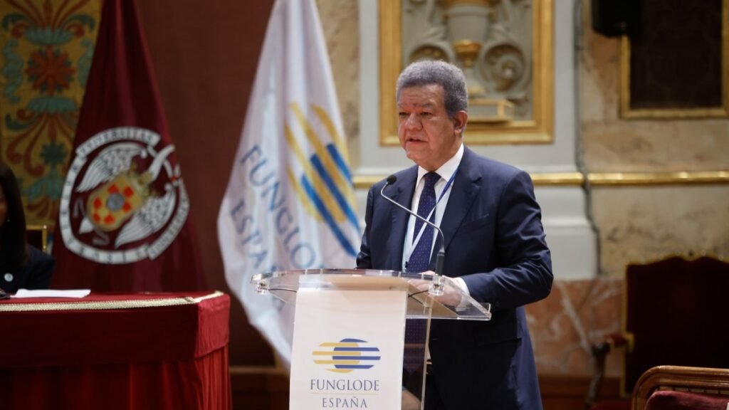 Leonel Fernández advierte que la región puede quedar atrás sin impulsar la IA y el conocimiento