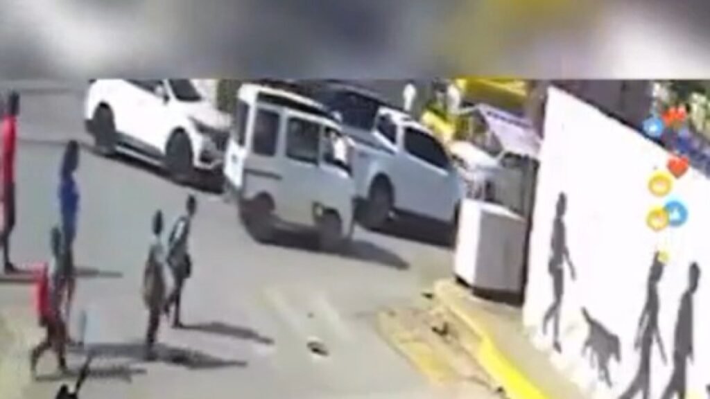 Menor cae en alcantarilla destapada en Brisas del Este y reaviva alerta por seguridad vial
