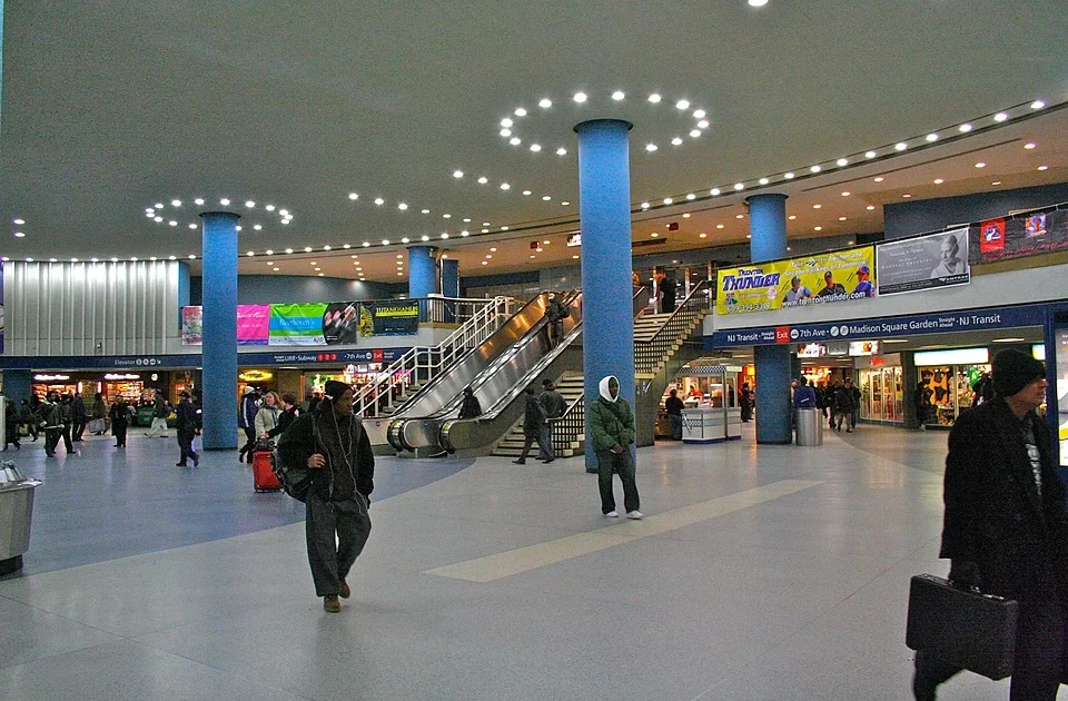 Seis heridos en un ataque con arma blanca en Penn Station y crecen las dudas sobre la seguridad en Manhattan