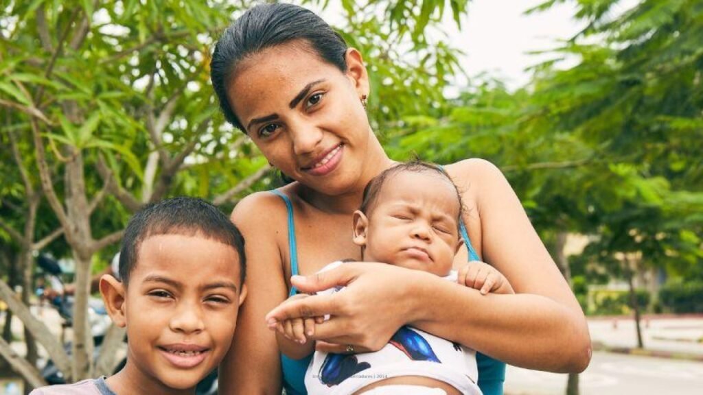 Madres felicitadas y reclamos al poder: desde NY piden liderazgo eficaz ante la crisis nacional