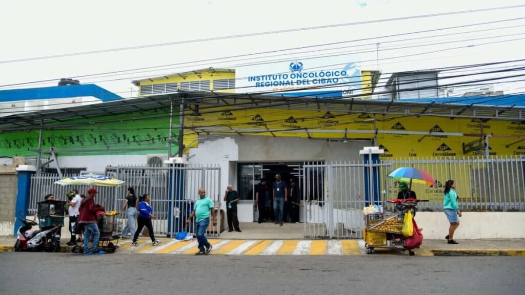 Caso por presunto desvío de fondos para pacientes con cáncer va a coerción en Santiago