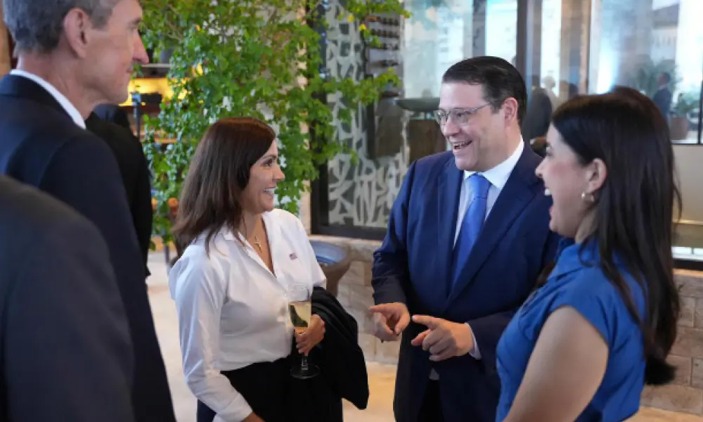 Sanz Lovatón expone ante el cuerpo diplomático la propuesta dominicana para atraer inversión