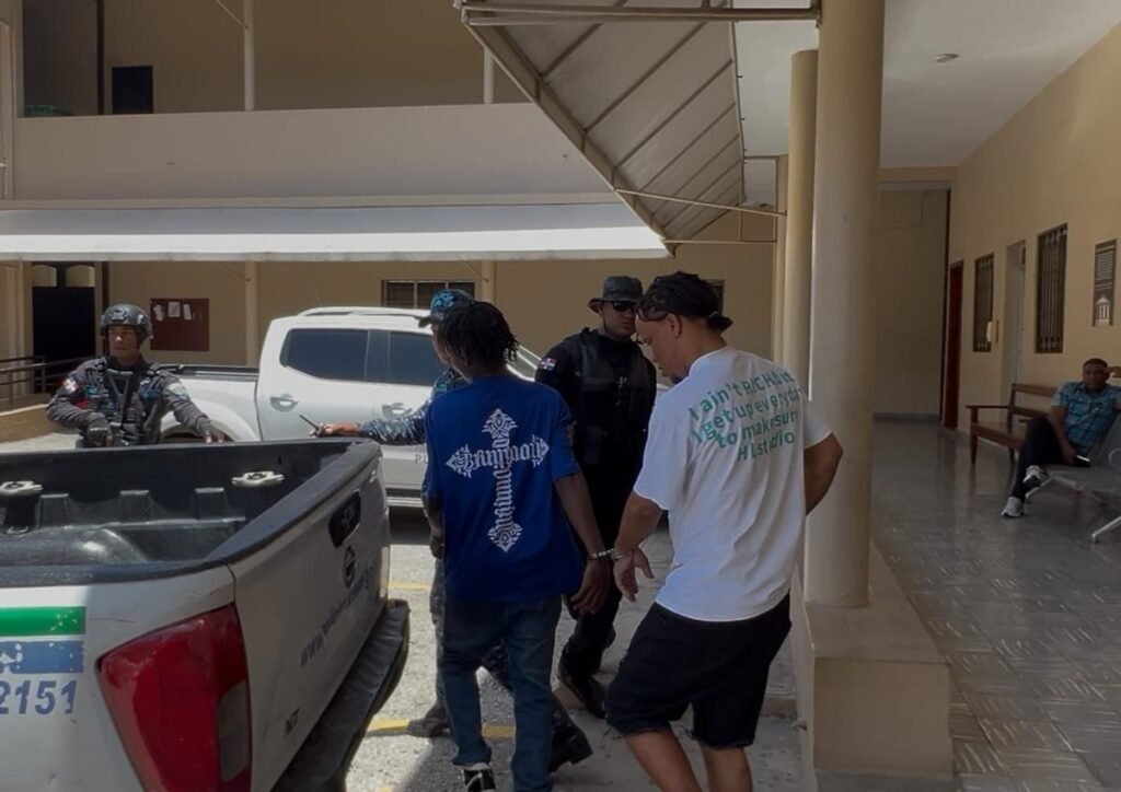 Prisión preventiva a acusados de homicidio expone meses de fuga y tensión en el Palacio de Justicia de Barahona