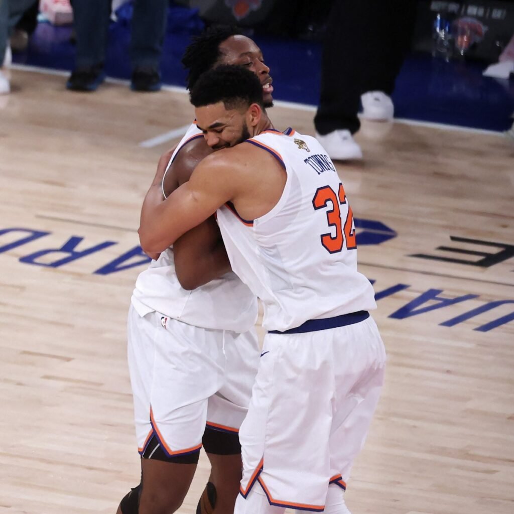 Los Knicks rematan una remontada y ponen contra las cuerdas a los Spurs