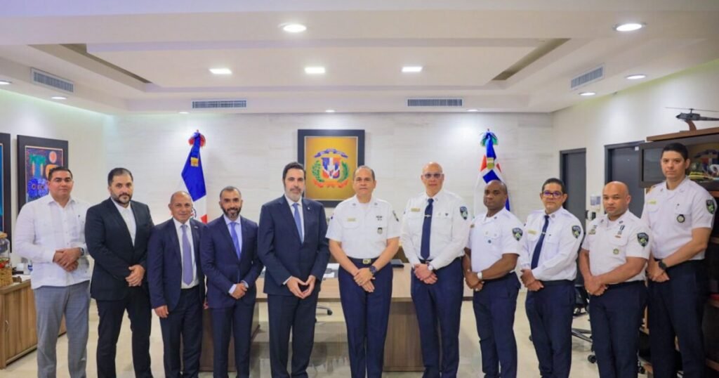 Policía conversa con Emiratos sobre cooperación en seguridad y tecnología