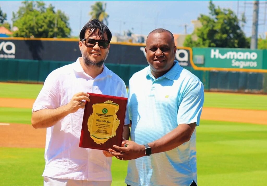 William Aish recibe homenaje y resalta la labor de la prensa en el deporte de SPM