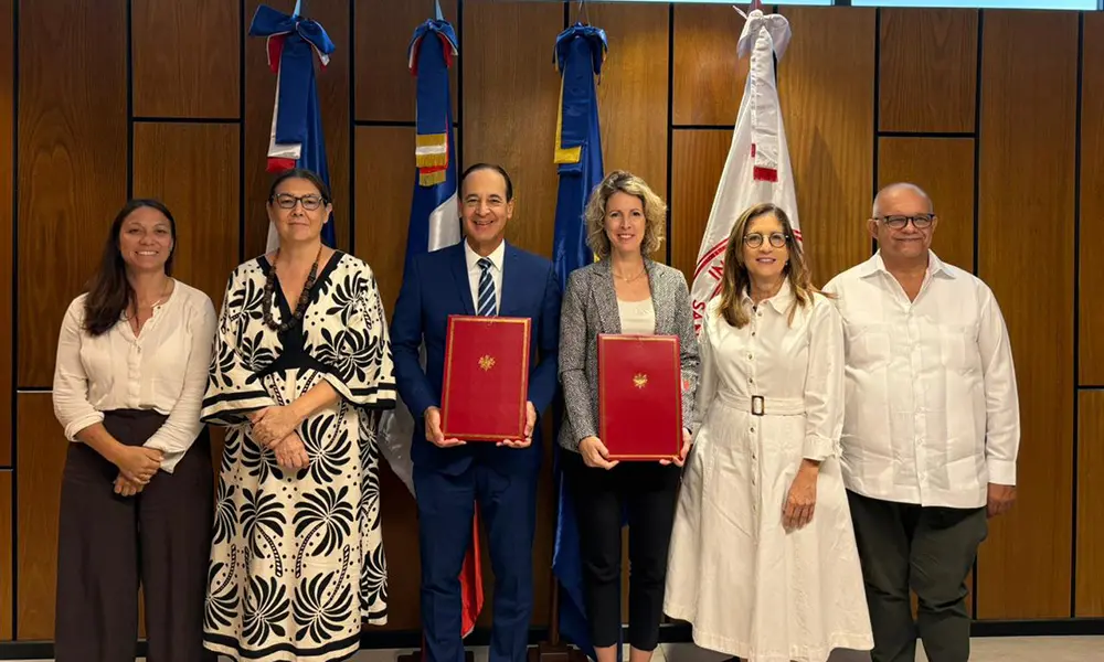 Francia impulsa con Intec un proyecto regional sobre sargazo en el Caribe