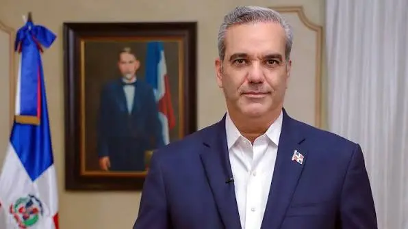 Abinader promulga la ley anticrisis y fija una meta de más de RD$60,000 millones