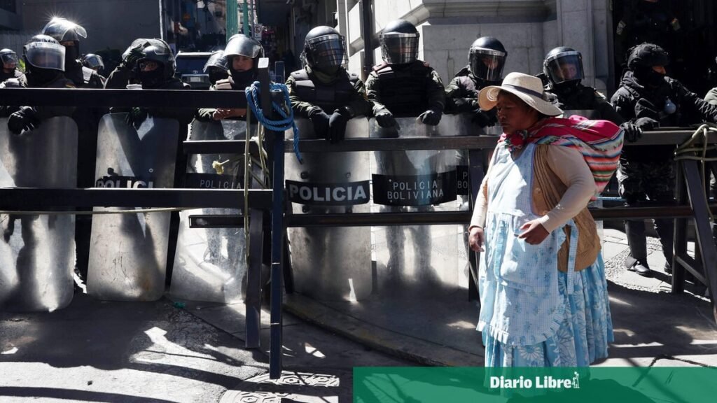 Cinco muertes por los bloqueos reavivan la alarma por el costo humano de la crisis en Bolivia
