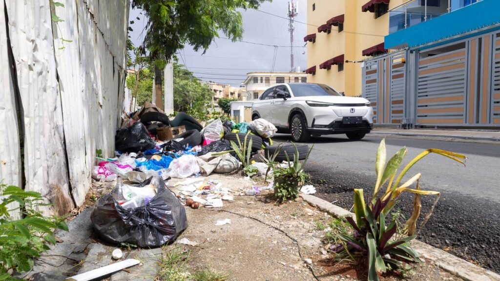 Vecinos de Santo Domingo Este denuncian el regreso de vertederos improvisados y fallas en la recogida