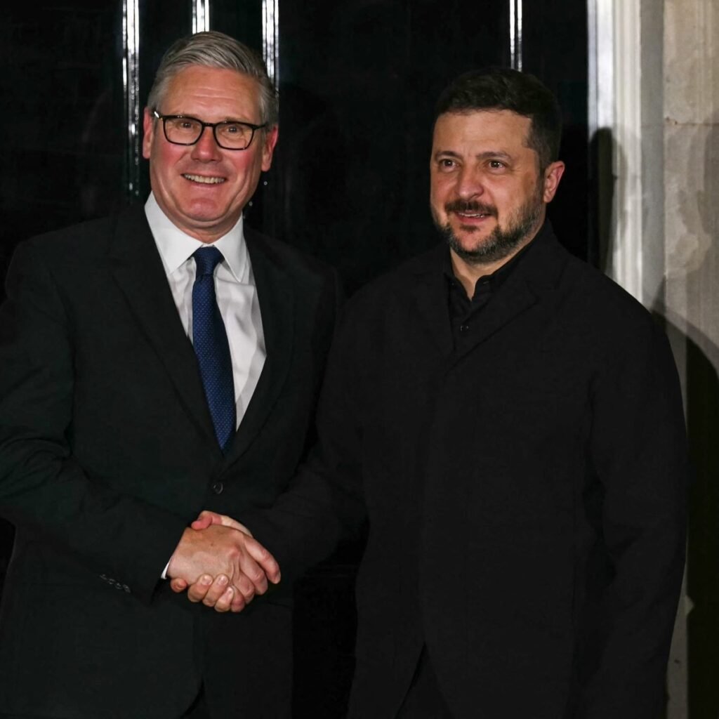 Cinco muertos y un golpe a una instalación nuclear marcan la cita de Zelenski con sus aliados en Reino Unido