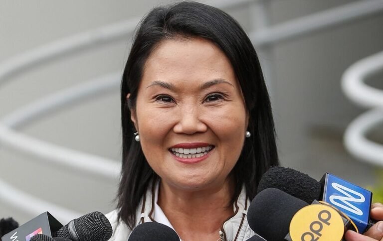 Fujimori pide acatar el resultado mientras persiste la pugna por las actas en Perú