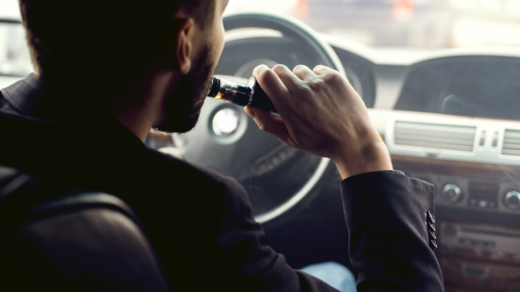 El vapeo altera miles de genes en la boca y presenta efectos más complejos que el cigarrillo, según un estudio