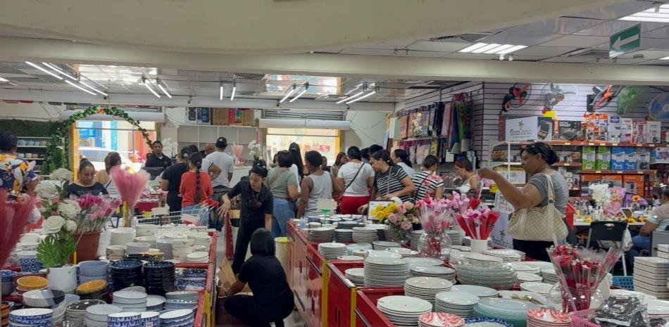 El Día de las Madres en Santiago deja menos compras y quejas por precios más altos