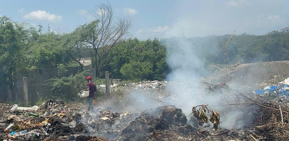 Reclamos crecen por incendios en vertederos de La Canela y Hato del Yaque