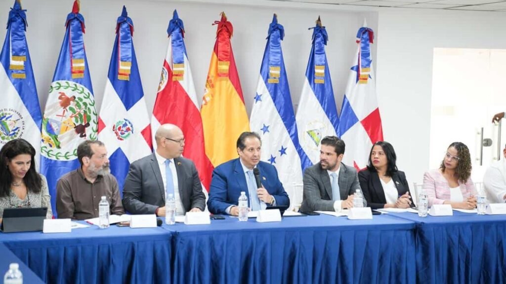 SICA avanza en una evaluación conjunta de fármacos mientras persisten dudas sobre el acceso a terapias