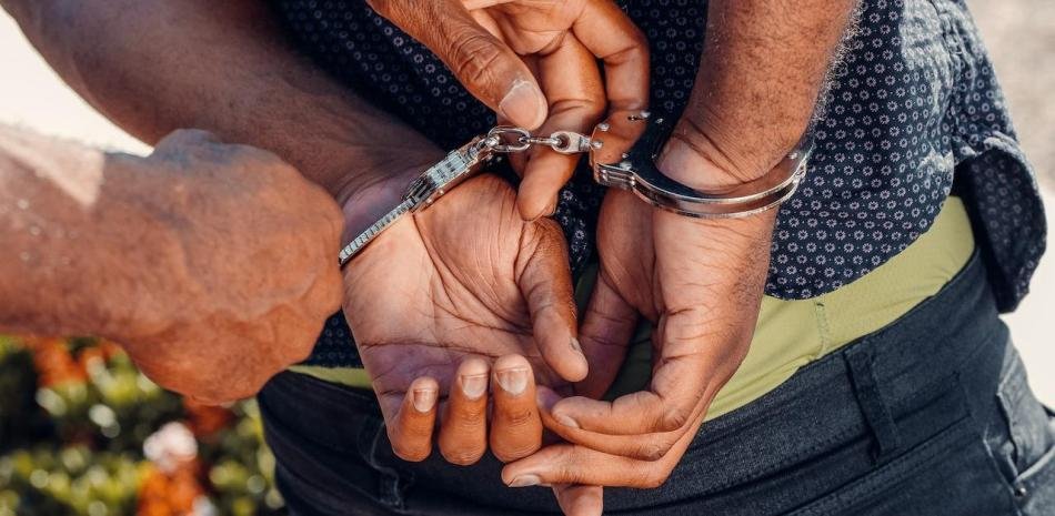 Inspector migratorio cae por presunto soborno y deja al descubierto fallas de control en Punta Cana