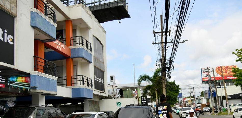 Aceras invadidas por dealers revelan debilidades en la vigilancia del espacio público en el Distrito Nacional
